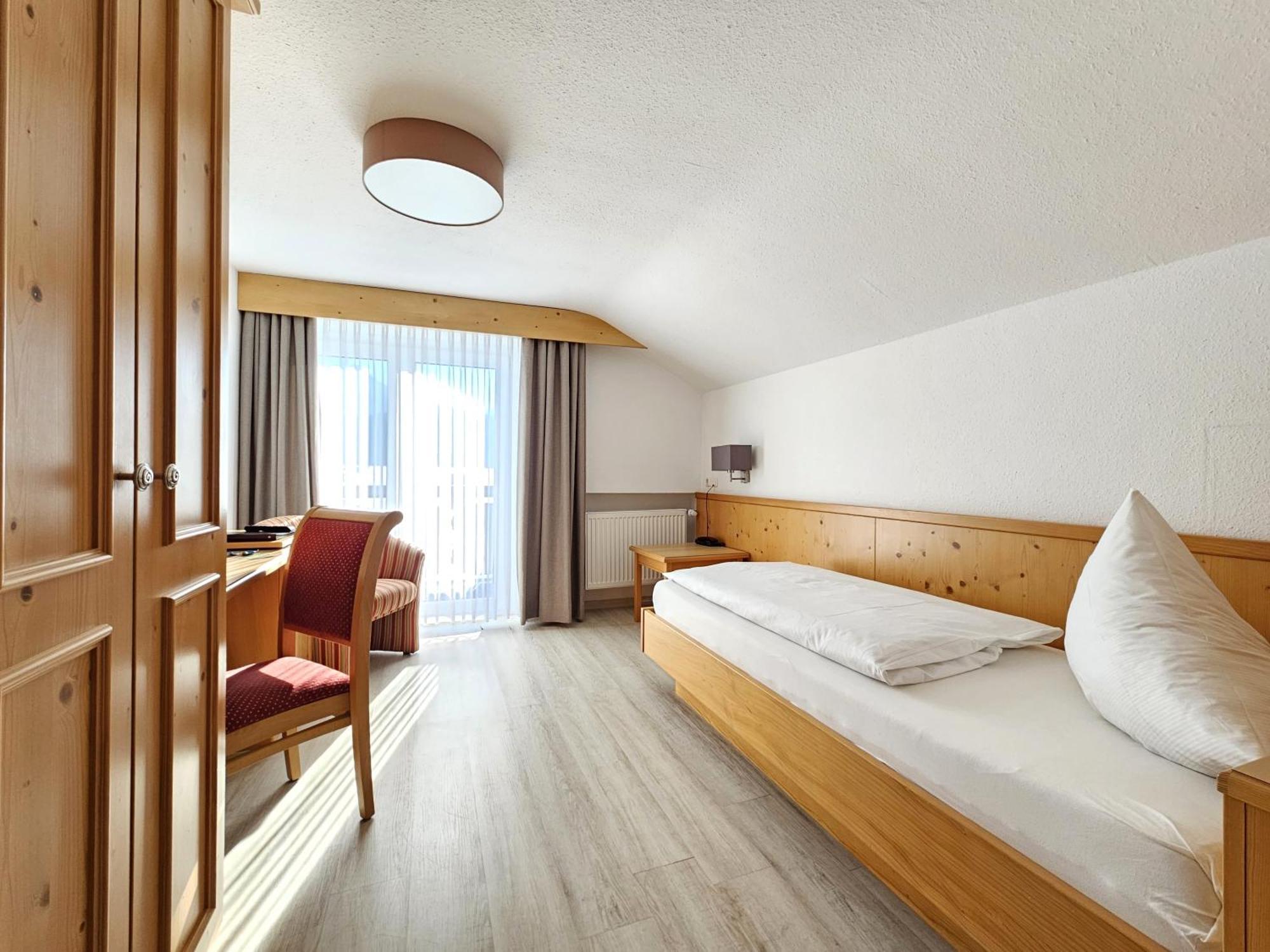 Hotel Cafe Fuggerhof 奥伯斯特多夫 外观 照片